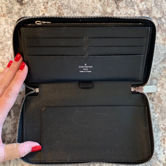 SOLD Authentic Louis Vuitton Zippy Organizer - Picture 5 of 8